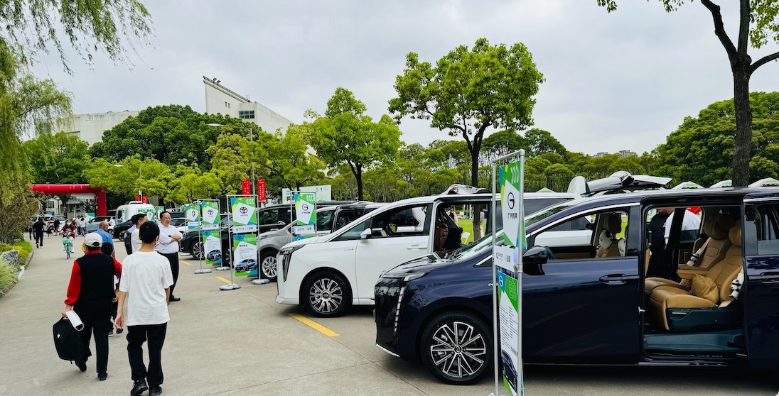 E直播“高校行”:上海大学站完美收官,新营销助力新汽车